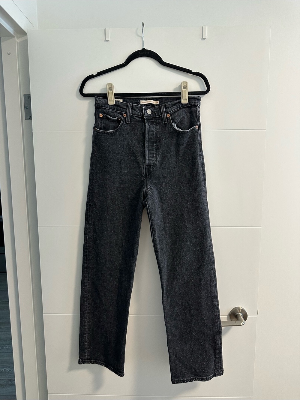 Levi’s Ribcage Straight Ankle Jeans - Picture 4 of 5